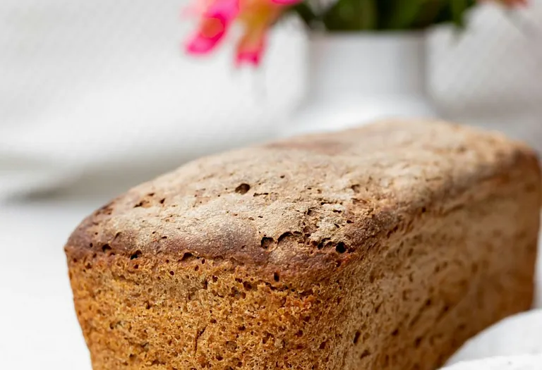Mørkt rugbrød